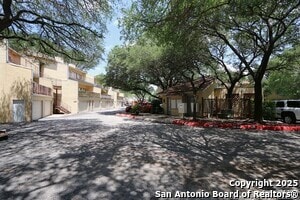 Foto del edificio - 8642 Fredericksburg Rd
