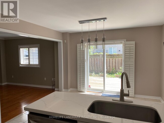 Building Photo - 179 Flagstone Way