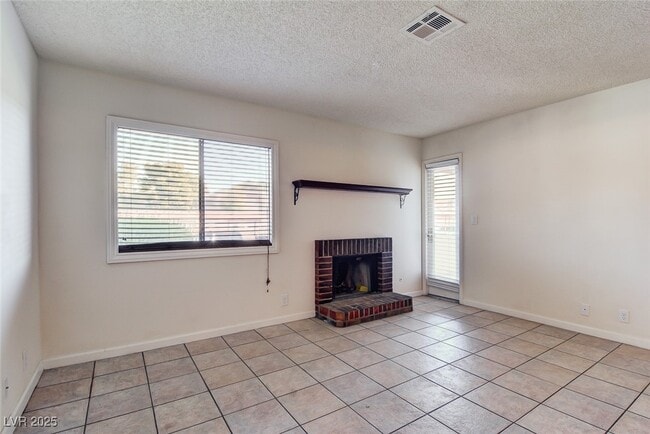 Foto del edificio - 1701 E Katie Ave