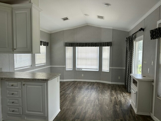 Building Photo - 6941 MacDonald Ct