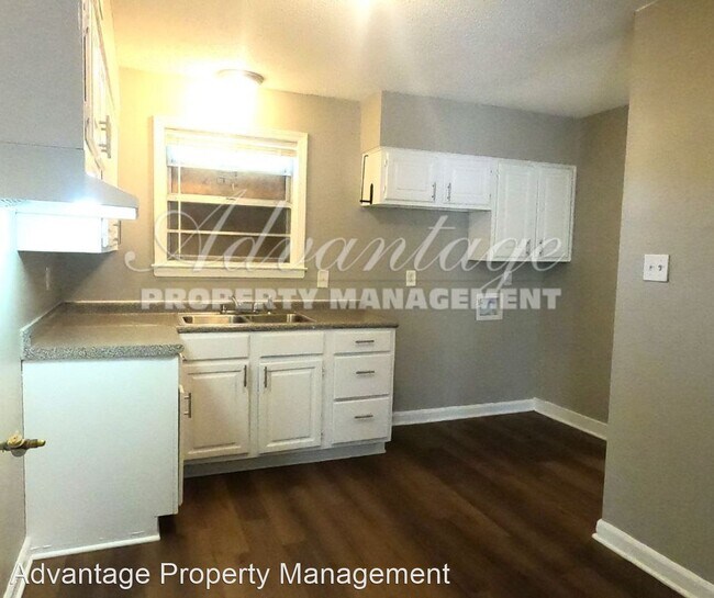 Foto del edificio - 3 br, 2 bath House - 366 Granville Ave.