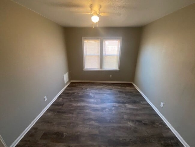 Building Photo - 1514-1520 E 3rd St