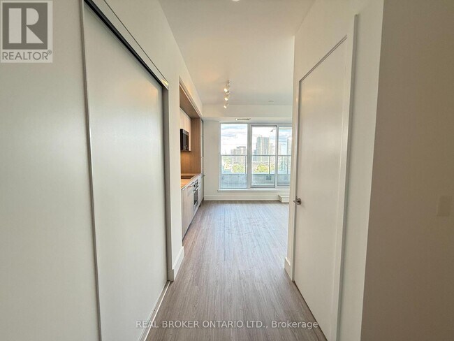 Building Photo - 625 Sheppard Ave E