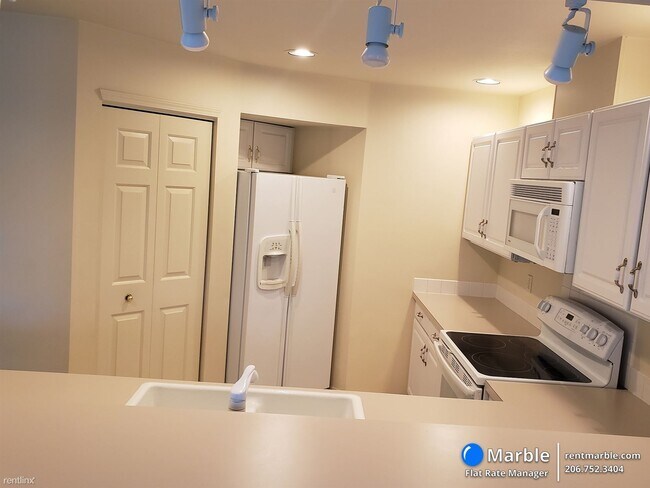 Building Photo - 2 br, 2.5 bath Condo - 2041 S 368TH Pl