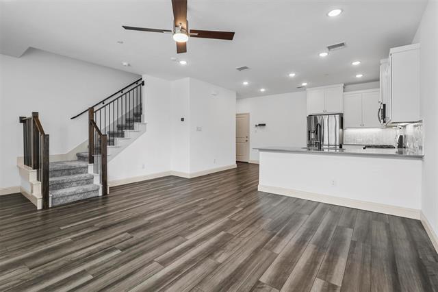 Building Photo - 4320 Oliver Dr