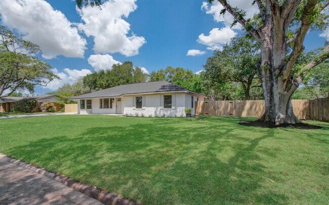 Foto del edificio - 624 Willow Ln