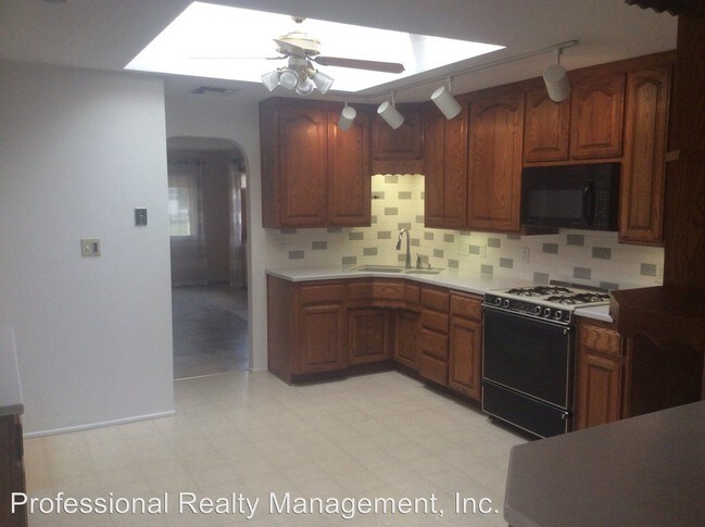 Foto del edificio - 4 br, 3 bath House - 715  FRANCIS ST.