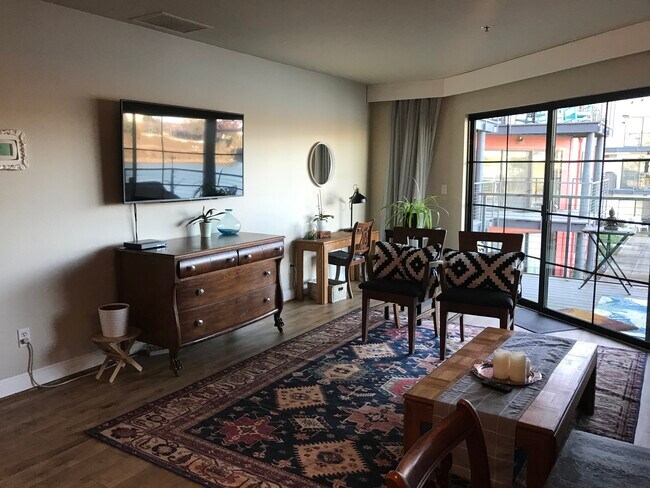 Foto del edificio - 730 NW Naito Pkwy