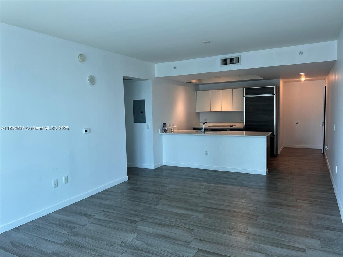 Primary Photo - 1100 S Miami Ave