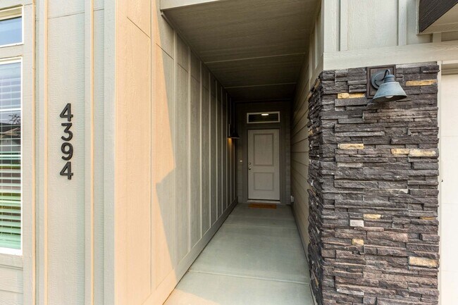 Foto del edificio - 4 bed 2 bath home for rent