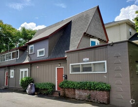 Building Photo - 1531 1/2-1135 1/2 Mill St