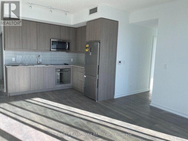 Building Photo - 36 Forest Manor Rd