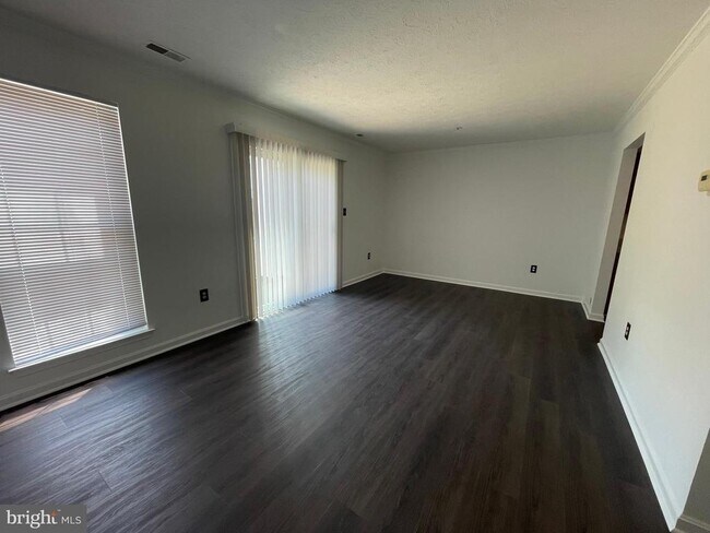 Building Photo - 47758 Devin Cir