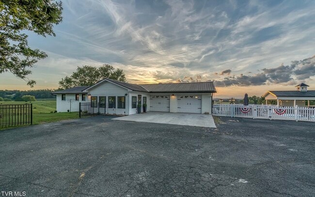 Building Photo - 170 Burhl Chase Rd