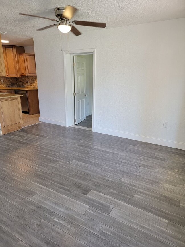 Building Photo - Gorgeous 3/2 in Beverly Hills