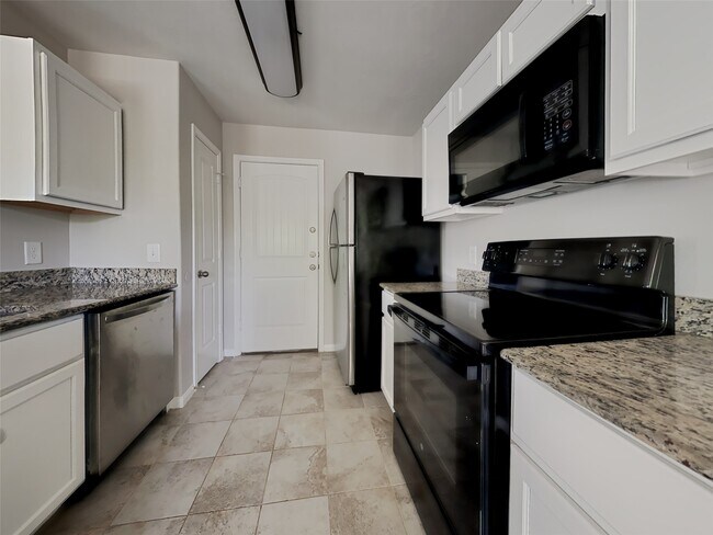 Foto del edificio - 16430 Tracy Ct