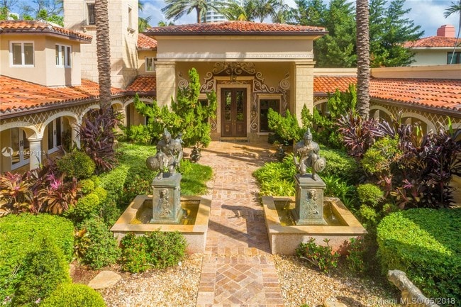 Building Photo - 4411 Pine Tree Dr