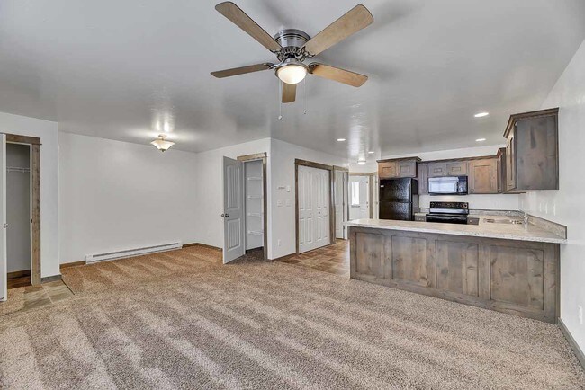 Building Photo - 550 Raven Run St