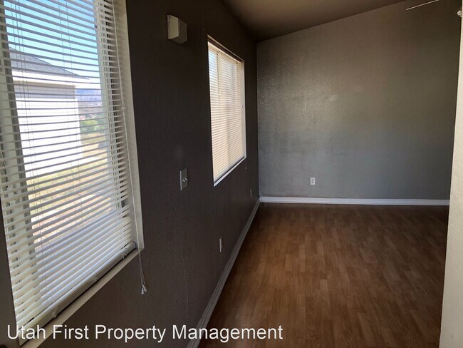 Foto del edificio - 3 br, 2 bath House - 127 S. 1930 West