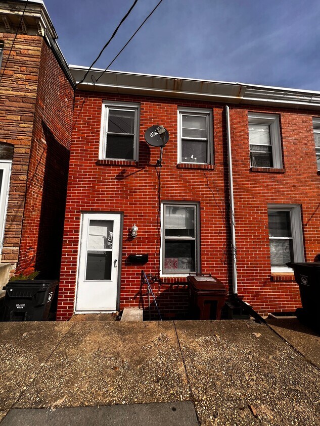Primary Photo - 1005 Beech St