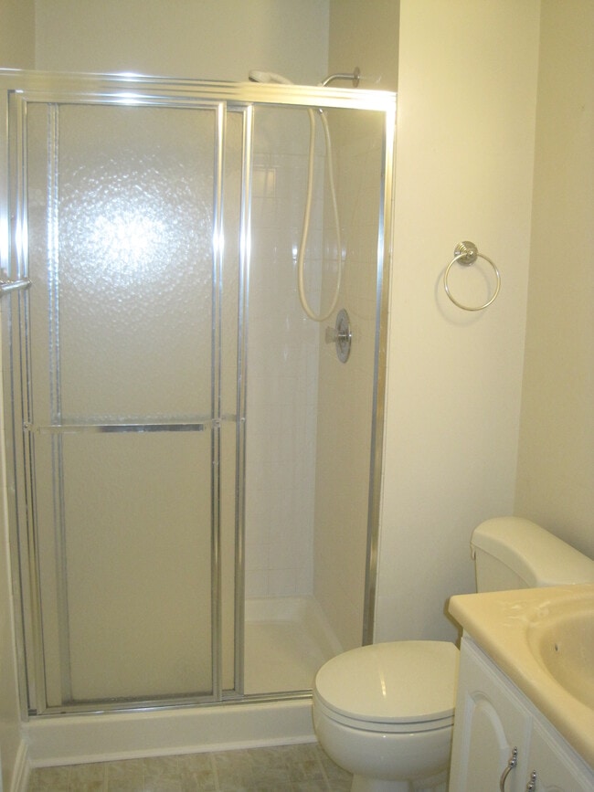 Building Photo - 2470 Ridgehampton Ct