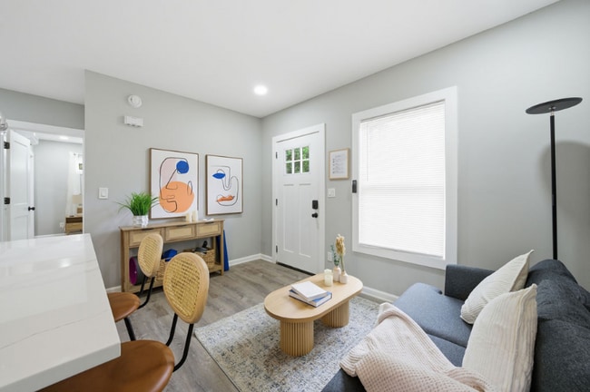 Building Photo - 1114 Oakland Dr SW