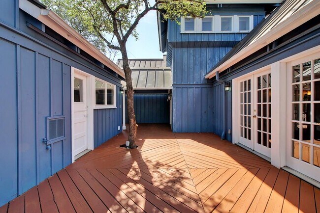 Foto del edificio - 7813 Texas Plume Rd