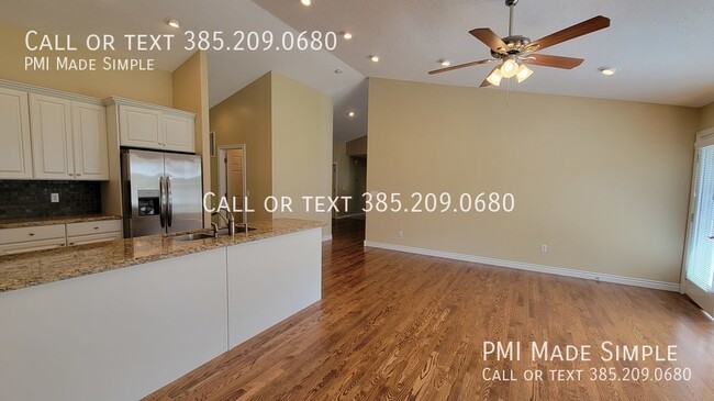 Building Photo - Come Home to Main Level Living in Quiet Ne...