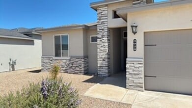Building Photo - 3928 Pacific Loop