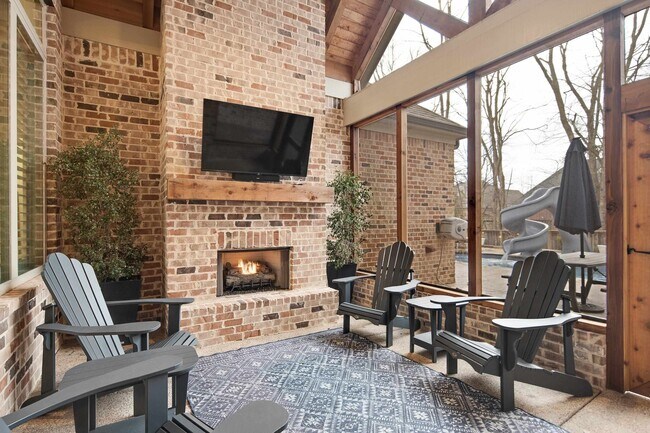 Building Photo - 1385 Belfair Dr