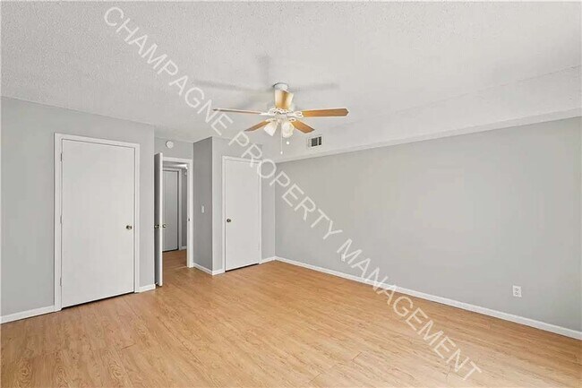 Foto del edificio - 8701 Countryshire Ln