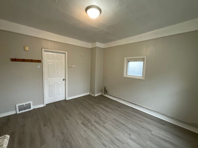 Foto del edificio - 6807 Worley Ave