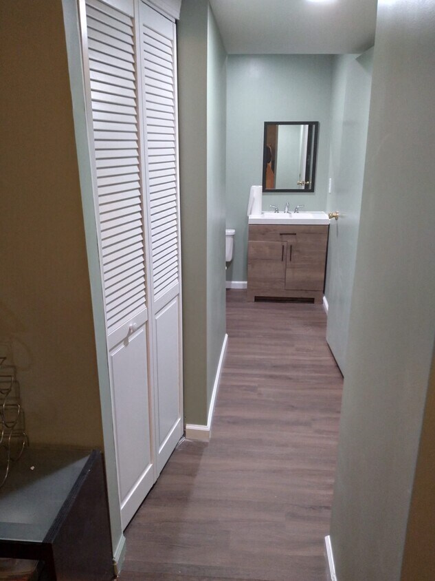 Pasillo - 3441 Cherry Hill Ct