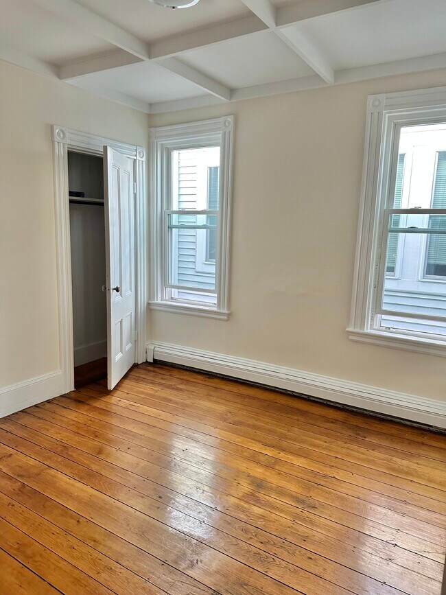 Foto del edificio - 592 E 2nd St