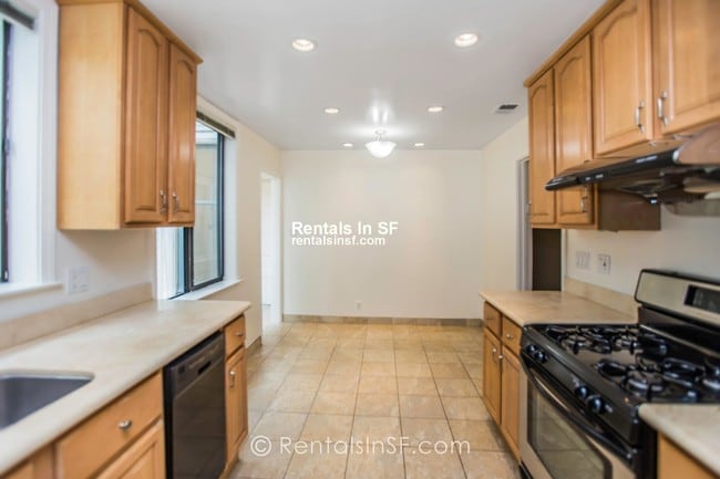 Building Photo - Spectacular 2 Br Flat in Haight Ashbury!