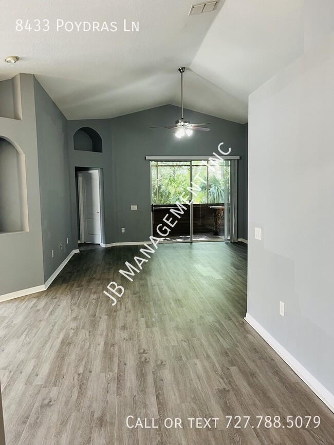 Foto del edificio - 8433 Poydras Ln