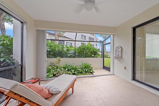 Foto del edificio - 811 Oak Harbour Dr