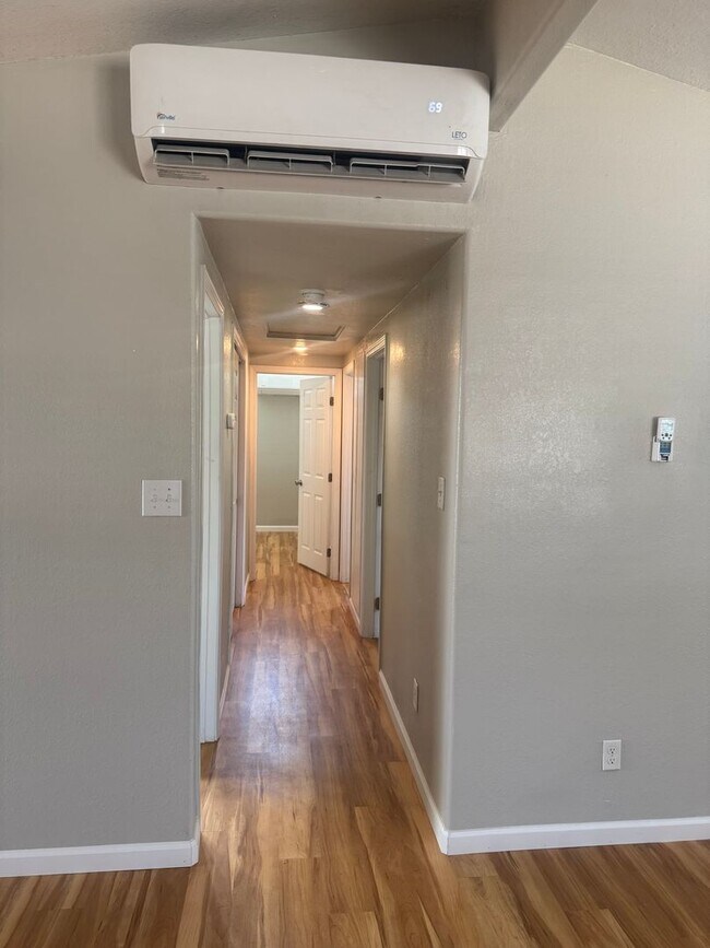 Foto del edificio - BEAUTIFUL 3 BED/2 BATH HOME WITH POOL