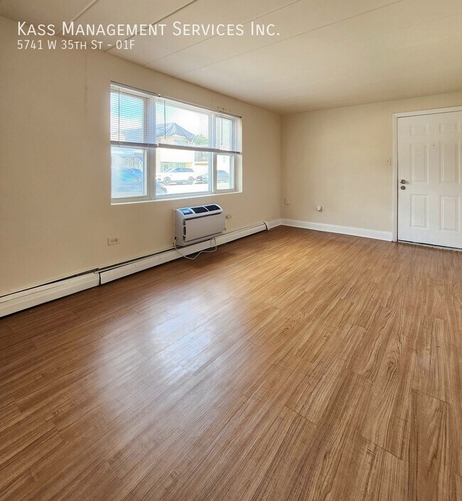 Foto del edificio - 5741 W 35th St