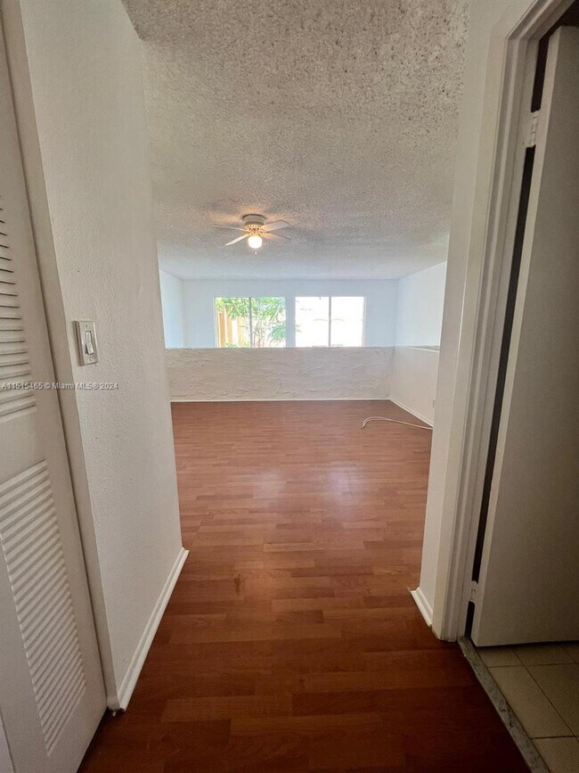 Foto del edificio - 17911 NW 68th Ave