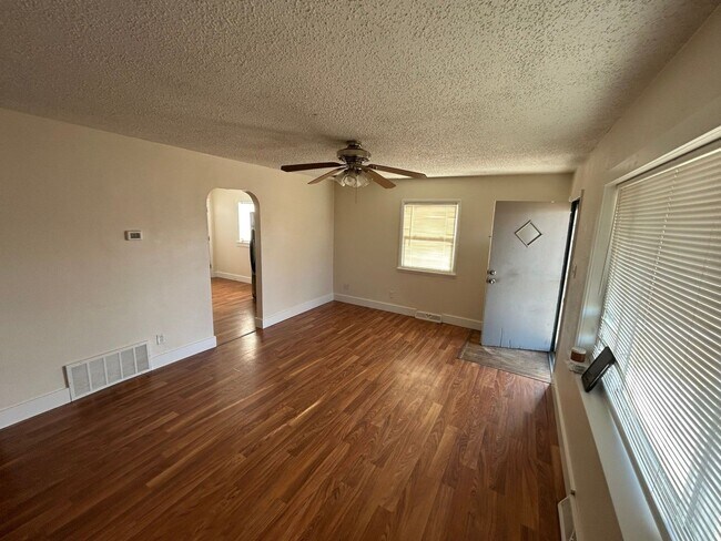 Foto del edificio - Cozy 4 bed 1 Bath House close to Schools a...