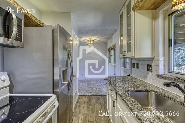 Building Photo - 2776 S Dahlia St