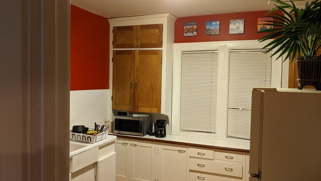 Cocina - 2700 Irving Ave N