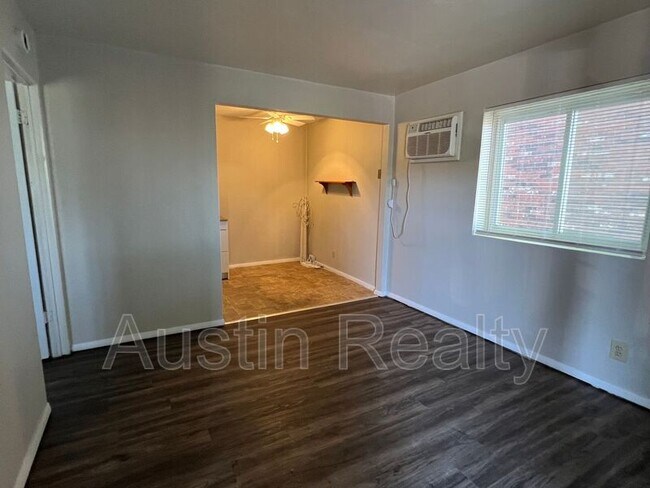Foto del edificio - 3706 Greenwood Blvd