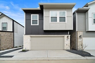 Building Photo - 9912 Storehouse Dr
