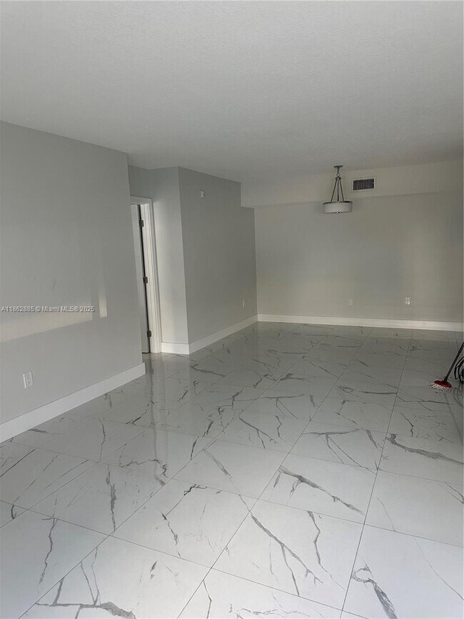 Foto del edificio - 5900 SW 127th Ave