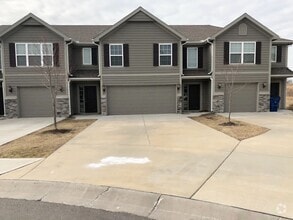 Building Photo - 1536 NE Erin Ct