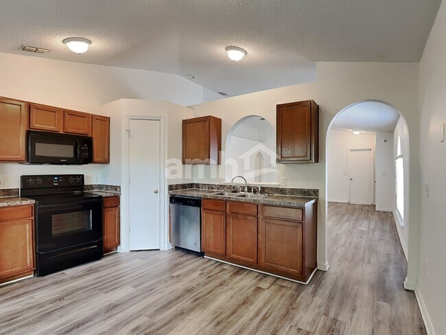 Building Photo - 3627 Gilmore Heights Rd N