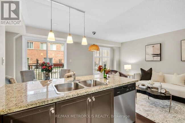 Photo du bâtiment - 669A Warden Ave.