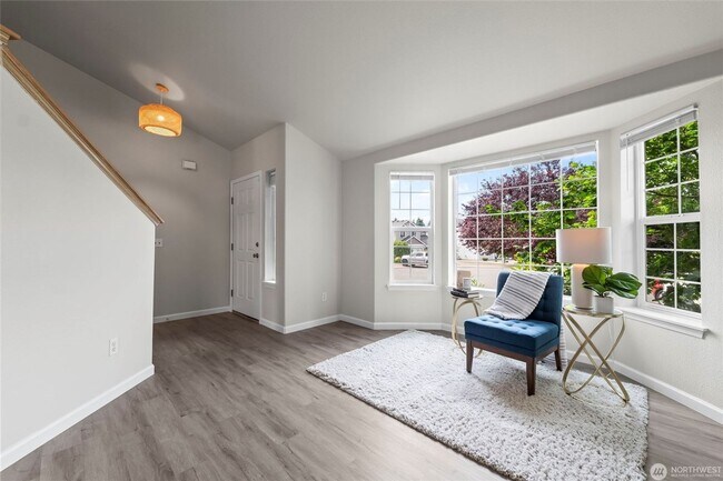 Foto del edificio - Amazing 4 br 2.5 bedroom 2000 sqft home!